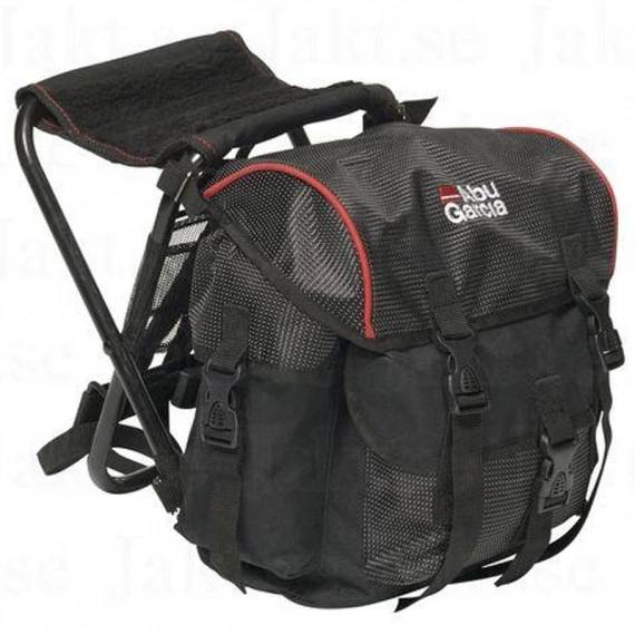 Abu Garcia stolryggsäck för barn med inbyggd stol – perfekt för fiske och friluftsliv.