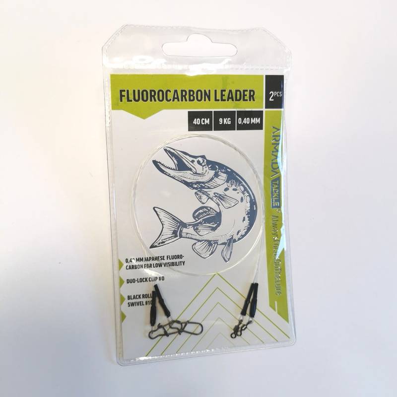 Två färdiga fluorocarbontafsar från Armada med starka lekanden och snaps, perfekta för abborrfiske och presentationer där diskretion är viktigt.