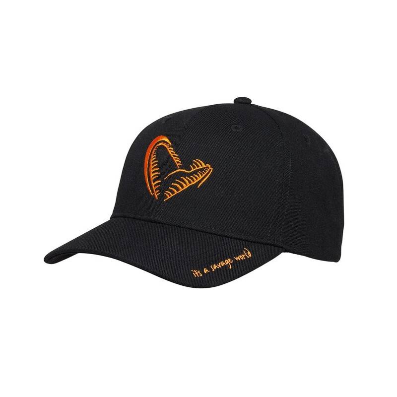 Savage Gear Jaw baseballkeps med förböjd skärm och Jaw-logotyp framtill.