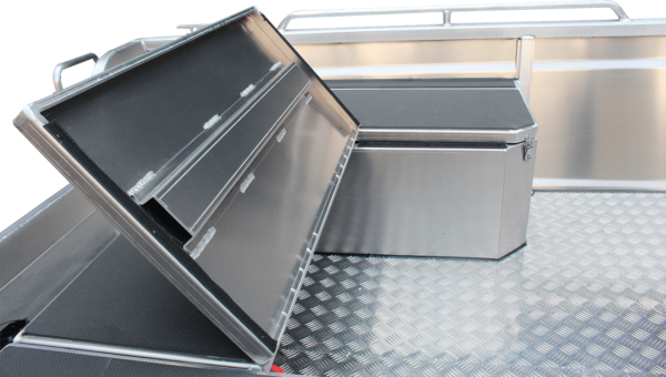 Kimple 550 Adventure aluminiumbåt sedd från sidan anpassad för fiske och fritidsbruk