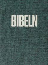 Bibel 2026 slim (svartgrön) – tygklädd med tumindex, slim, en produkt från Nya Musik som utvecklar och engagerar människor i alla åldrar.