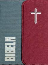 Bibel 2026 (grå/vinröd) med noter – magnetlås med noter och tumindex, en produkt från Nya Musik som utvecklar och engagerar människor i alla åldrar.