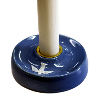 Dopljusstake - Keramik - Blå - Till rakt ljus, en produkt från Nya Musik som utvecklar och engagerar människor i alla åldrar.