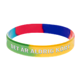 Armband - Silikon - Aldrig kört - Regnbåge, en produkt från Nya Musik som utvecklar och engagerar människor i alla åldrar.