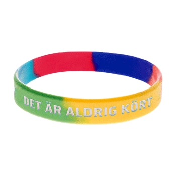 Armband - Silikon - Aldrig kört - Regnbåge, en produkt från Nya Musik som utvecklar och engagerar människor i alla åldrar.