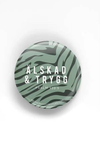 Knapp - Älskad och trygg - djurmönster, en produkt från Nya Musik som utvecklar och engagerar människor i alla åldrar.
