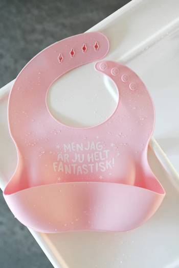 Haklapp i rosa: Men jag är ju helt fantastistk!, en produkt från Nya Musik som utvecklar och engagerar människor i alla åldrar.