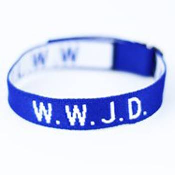 Armband - WWJD - olika färger, en produkt från Nya Musik som utvecklar och engagerar människor i alla åldrar.