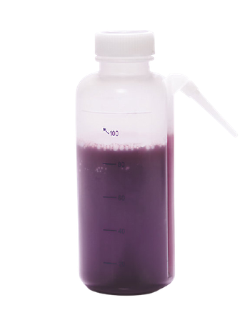 Påfyllningsflaska till nattvardsservis, en produkt från Nya Musik som utvecklar och engagerar människor i alla åldrar.