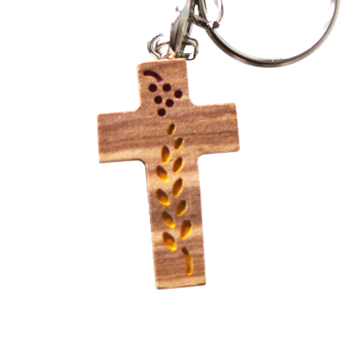 Nyckelring - Kors - Tillverkad i olivträ - Vinranka/druvor, en produkt från Nya Musik som utvecklar och engagerar människor i alla åldrar.