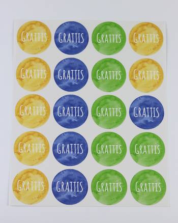 Klistermärken - Grattis, en produkt från Nya Musik som utvecklar och engagerar människor i alla åldrar.