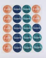 Klistermärke - Välkommen, en produkt från Nya Musik som utvecklar och engagerar människor i alla åldrar.