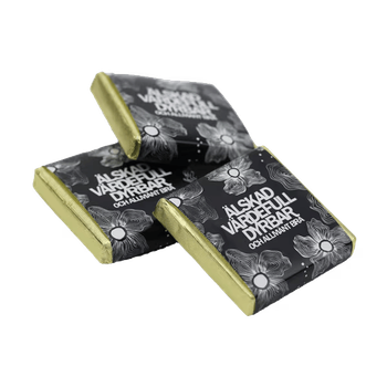 Chokladruta mörk -  Älskad, värdefull, dyrbar, en produkt från Nya Musik som utvecklar och engagerar människor i alla åldrar.