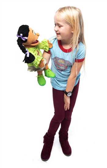 Handdocka - Jasmine - 40 cm, en produkt från Nya Musik som utvecklar och engagerar människor i alla åldrar.