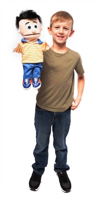 Handdocka - Bobby - 40 cm, en produkt från Nya Musik som utvecklar och engagerar människor i alla åldrar.