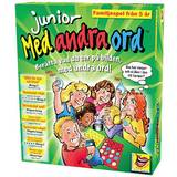 Med andra ord Junior - Brädspel, en produkt från Nya Musik som utvecklar och engagerar människor i alla åldrar.