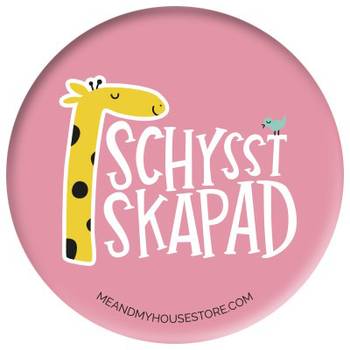 Knapp - Schysst skapad - Rosa, en produkt från Nya Musik som utvecklar och engagerar människor i alla åldrar.
