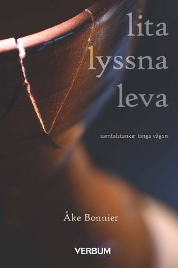 Lita lyssna leva : samtalstankar längs vägen, en produkt från Nya Musik som utvecklar och engagerar människor i alla åldrar.