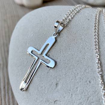 Halssmycke - Kors - Silver - 30 mm, en produkt från Nya Musik som utvecklar och engagerar människor i alla åldrar.