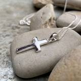 Halssmycke - Kors Sterling silver 20mm, en produkt från Nya Musik som utvecklar och engagerar människor i alla åldrar.