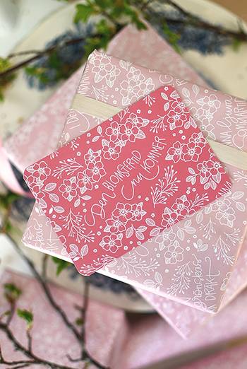 Kort - Den blomstertid nu kommer - rundat, en produkt från Nya Musik som utvecklar och engagerar människor i alla åldrar.