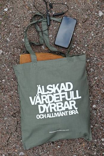 Tygkasse - Älskad, värdefull, dyrbar - grön, en produkt från Nya Musik som utvecklar och engagerar människor i alla åldrar.