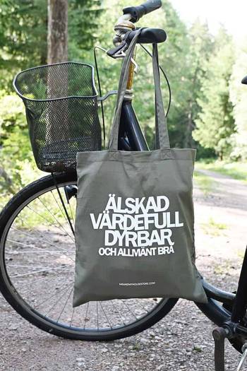 Tygkasse - Älskad, värdefull, dyrbar - grön, en produkt från Nya Musik som utvecklar och engagerar människor i alla åldrar.