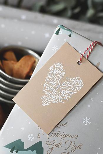 Juletikett - I varje hjärta armt och mörkt - 10-p, en produkt från Nya Musik som utvecklar och engagerar människor i alla åldrar.