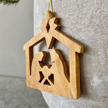 Hängprydnad - Julkrubba - Fairtrade, en produkt från Nya Musik som utvecklar och engagerar människor i alla åldrar.