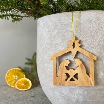 Hängprydnad - Julkrubba - Fairtrade, en produkt från Nya Musik som utvecklar och engagerar människor i alla åldrar.