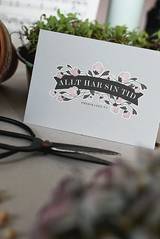 Vykort - Allt har sin tid - ljusgrått, en produkt från Nya Musik som utvecklar och engagerar människor i alla åldrar.