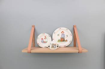 Elsa Beskow Putte, Barnservis, 3 delar, en produkt från Nya Musik som utvecklar och engagerar människor i alla åldrar.