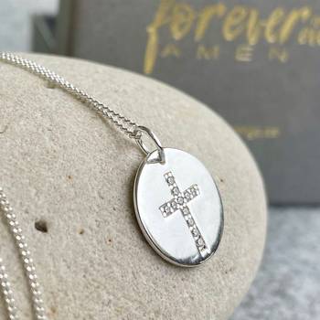 Runt smycke med kors i mitten  sterling silver 40 cm kedja, en produkt från Nya Musik som utvecklar och engagerar människor i alla åldrar.