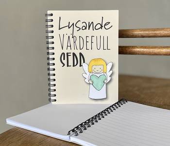 Spiralblock - Lysande - A6, en produkt från Nya Musik som utvecklar och engagerar människor i alla åldrar.