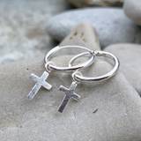 Örhängen - Kors, en produkt från Nya Musik som utvecklar och engagerar människor i alla åldrar.