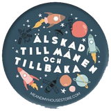 Knapp - Älskad till månen och tillbaka, en produkt från Nya Musik som utvecklar och engagerar människor i alla åldrar.