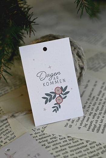 Juletikett - Dagen är kommen - 10-p, en produkt från Nya Musik som utvecklar och engagerar människor i alla åldrar.