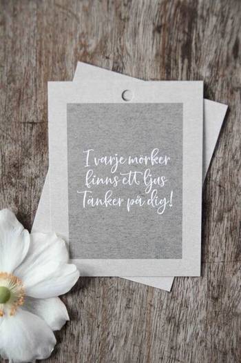 Gåvokort - I varje mörker finns ett ljus, tänker på dig, en produkt från Nya Musik som utvecklar och engagerar människor i alla åldrar.