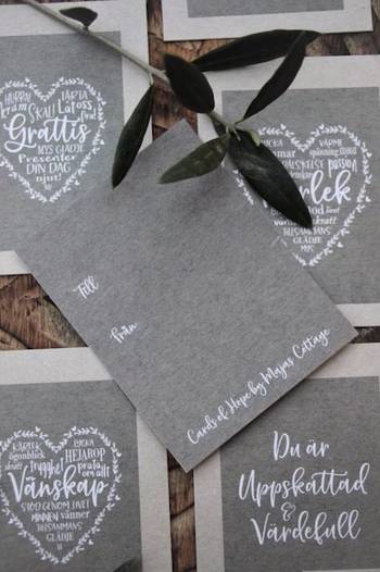 Gåvokort - I varje mörker finns ett ljus, tänker på dig, en produkt från Nya Musik som utvecklar och engagerar människor i alla åldrar.