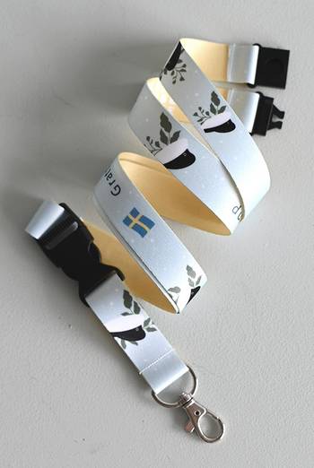 Nyckelband - Grattis till studenten!, en produkt från Nya Musik som utvecklar och engagerar människor i alla åldrar.