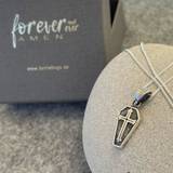 Halssmycke – Kors, en produkt från Nya Musik som utvecklar och engagerar människor i alla åldrar.