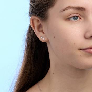 Örhängen – Kors, en produkt från Nya Musik som utvecklar och engagerar människor i alla åldrar.