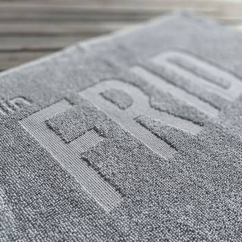 Gästhandduk – Frid - Grå, en produkt från Nya Musik som utvecklar och engagerar människor i alla åldrar.