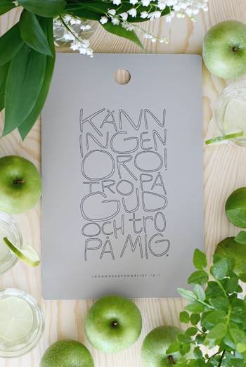 Serveringsbräda - Känn ingen oro, en produkt från Nya Musik som utvecklar och engagerar människor i alla åldrar.