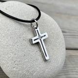 Halssmycke – Kors, en produkt från Nya Musik som utvecklar och engagerar människor i alla åldrar.