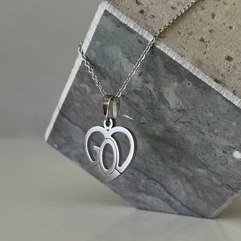 Halssmycke – GOD/Hjärta, en produkt från Nya Musik som utvecklar och engagerar människor i alla åldrar.