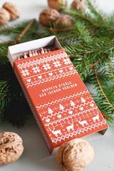 Tändsticksask stor - Hoppets stråle går igenom världen, en produkt från Nya Musik som utvecklar och engagerar människor i alla åldrar.