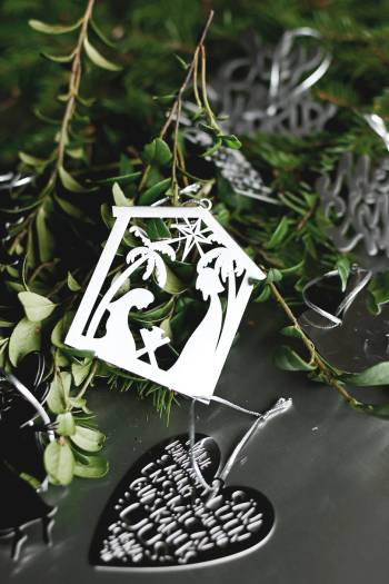 Hängdekoration - Krubba, en produkt från Nya Musik som utvecklar och engagerar människor i alla åldrar.