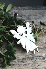 Hängdekoration -Ängel - rostfritt stål, en produkt från Nya Musik som utvecklar och engagerar människor i alla åldrar.