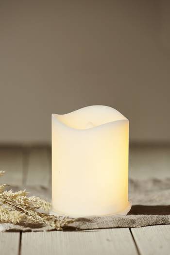 Led Gravljus Flame Candle, en produkt från Nya Musik som utvecklar och engagerar människor i alla åldrar.